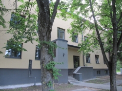 Biroja ēkas logi Andrejostā